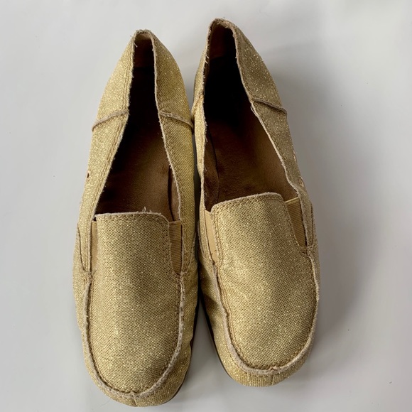 aerosoles gold shoes